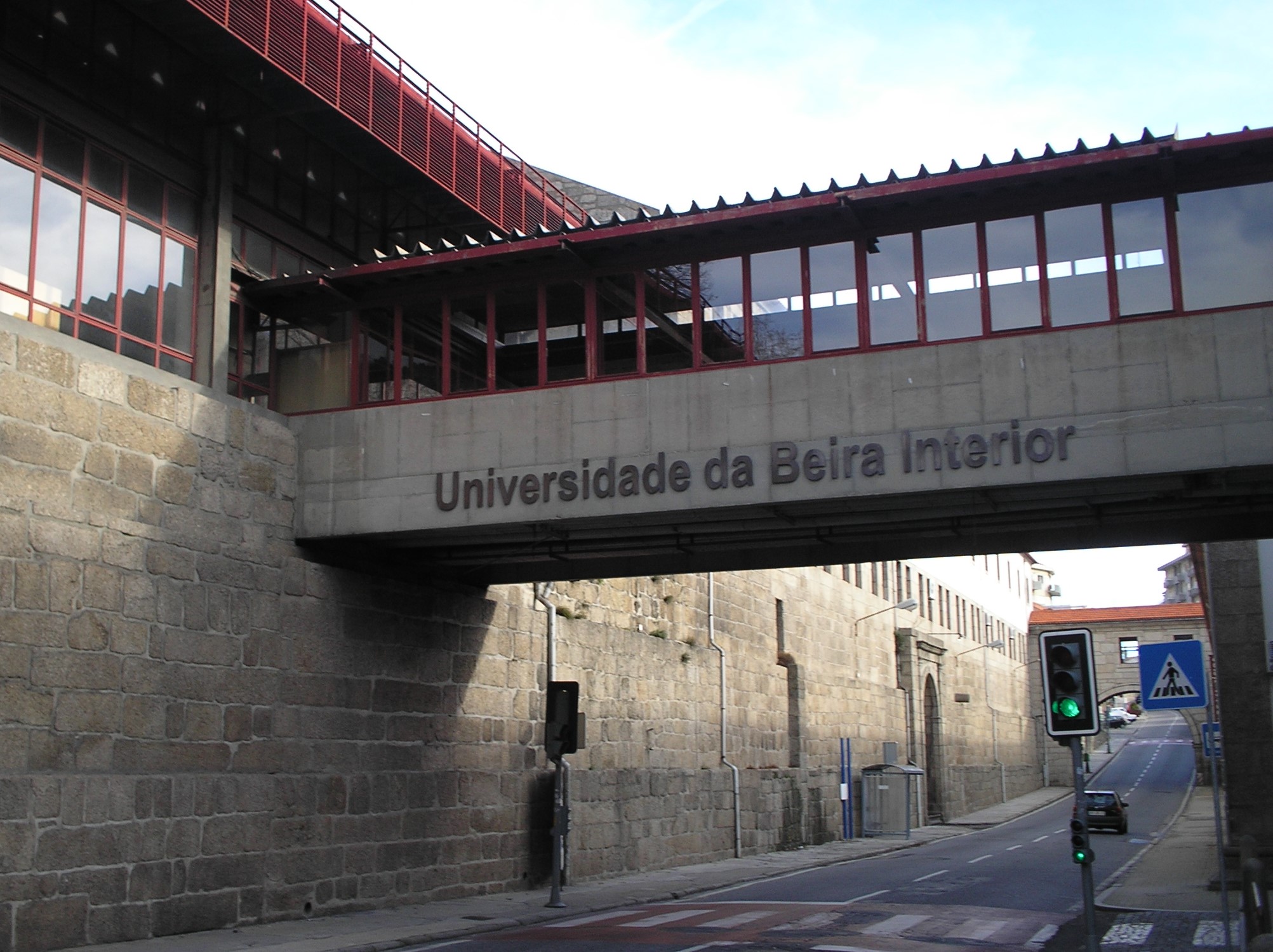 Na Capital E No Interior A Universidade Mantém