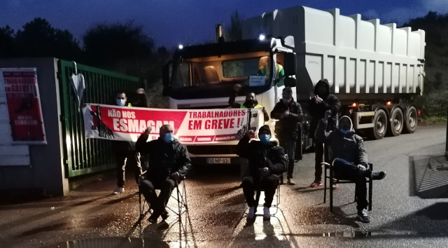 Trabalhadores do grupo EGF em greve - Foto da CGTP